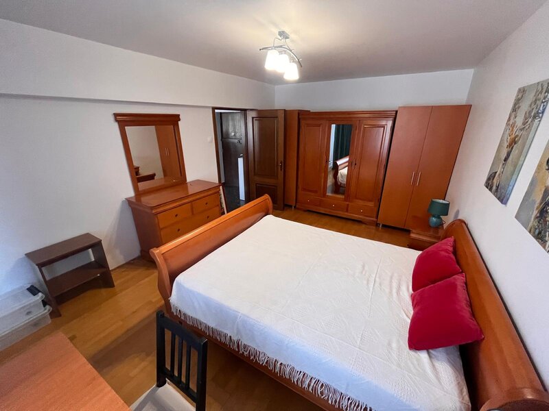 Dorobanti inchiriere 2 camere 60 mp, renovat, balcon lung, aer cond