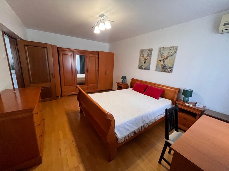 Dorobanti inchiriere 2 camere 60 mp, renovat, balcon lung, aer cond
