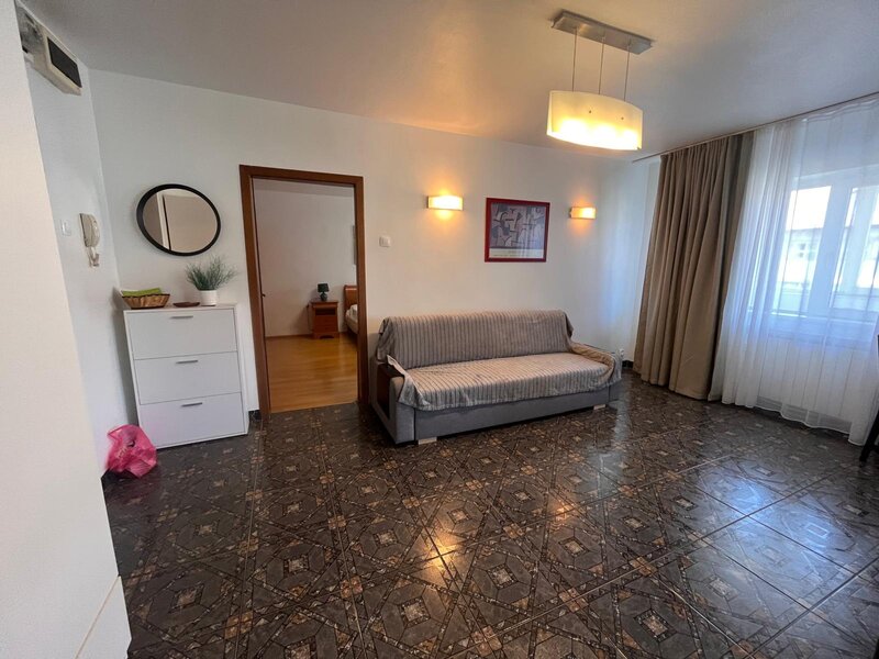Dorobanti inchiriere 2 camere 60 mp, renovat, balcon lung, aer cond