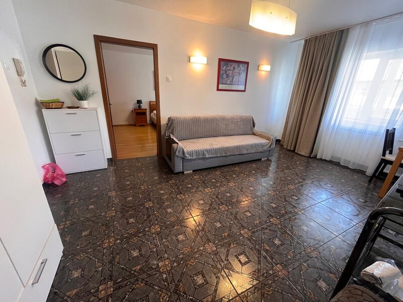 Dorobanti inchiriere 2 camere 60 mp, renovat, balcon lung, aer cond