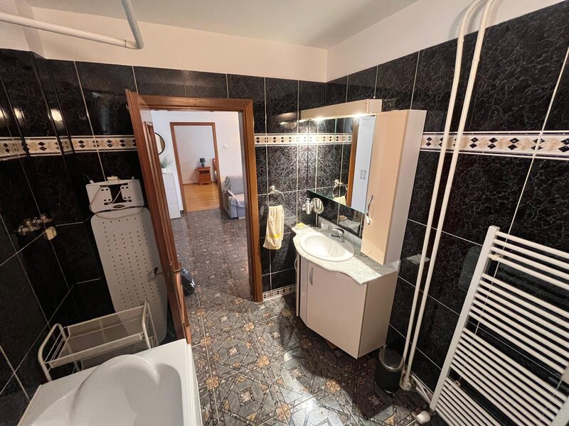 Dorobanti inchiriere 2 camere 60 mp, renovat, balcon lung, aer cond